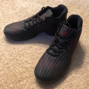 NWOT Nike Jordan B Fly Black/Red Basketball Shoes